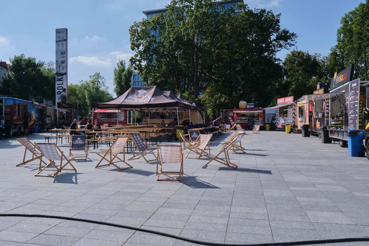 żarciowozy - food trucki na placu teatralnym w lublinie