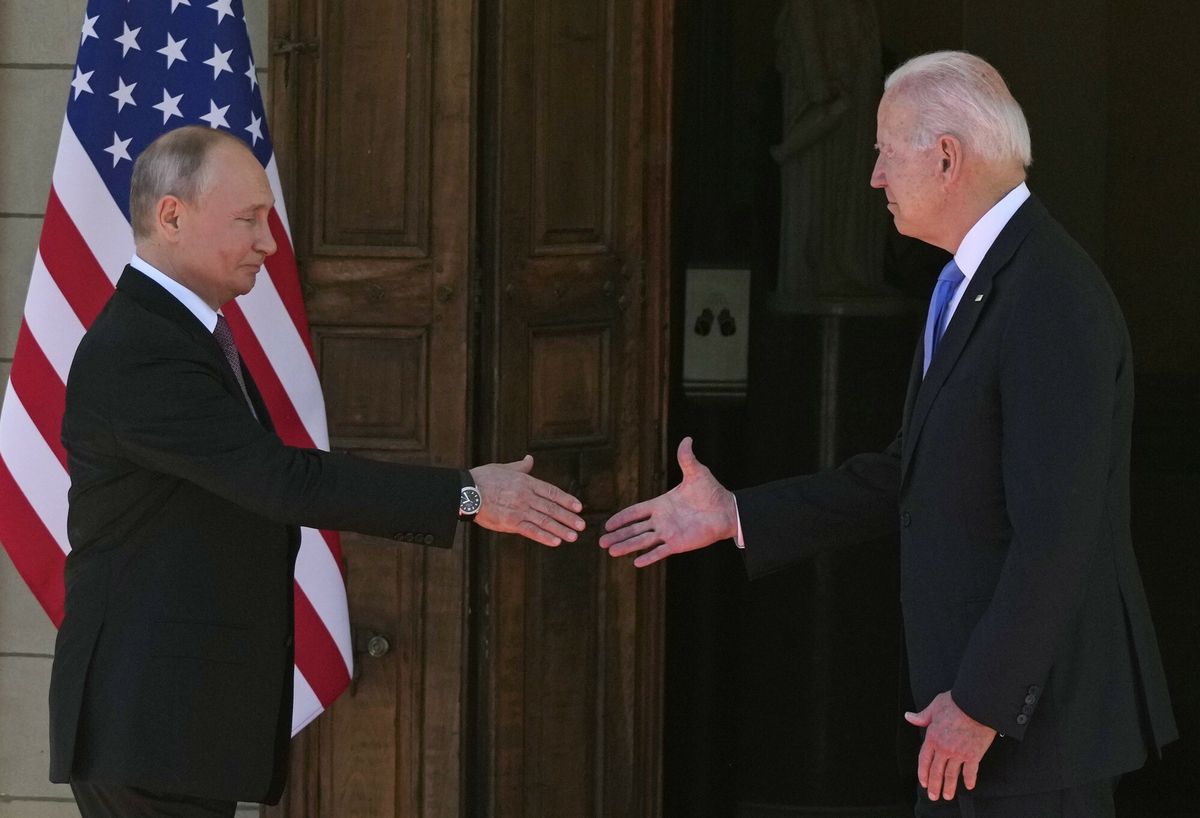 Joe Biden i Władimir Putin podczas spotkania w Szwajcarii