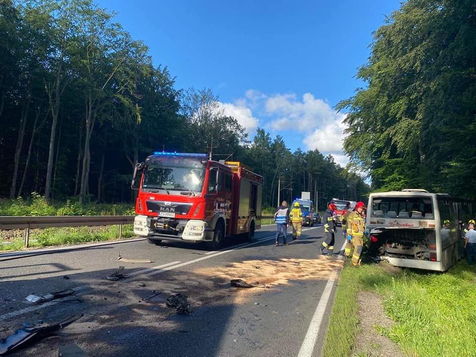 Pijany kierowca TIR-a wjechał w autobus