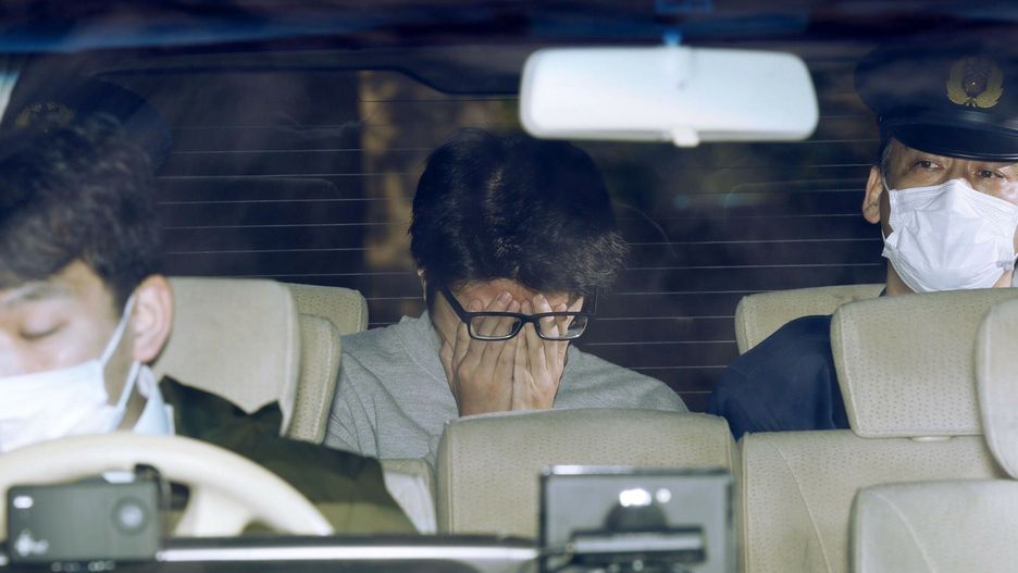 Seryjny morderca z?apany w Japonii
Takahiro Shiraishi, who has been accused after 9 dismembered bodies were found in his Kanagawa Prefecture apartment, is sent to prosecutors from Takao Police Station in Tokyo's Hachioji on Nov. 1, 2017. (PHOTO NOT FOR SALE AFTER FEB. 1, 2018)(Kyodo) ==Kyodo