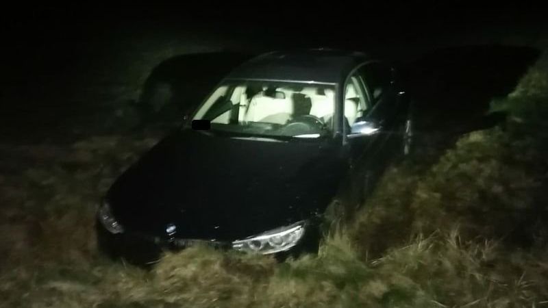 BMW ostatecznie zaparkowało w rowie