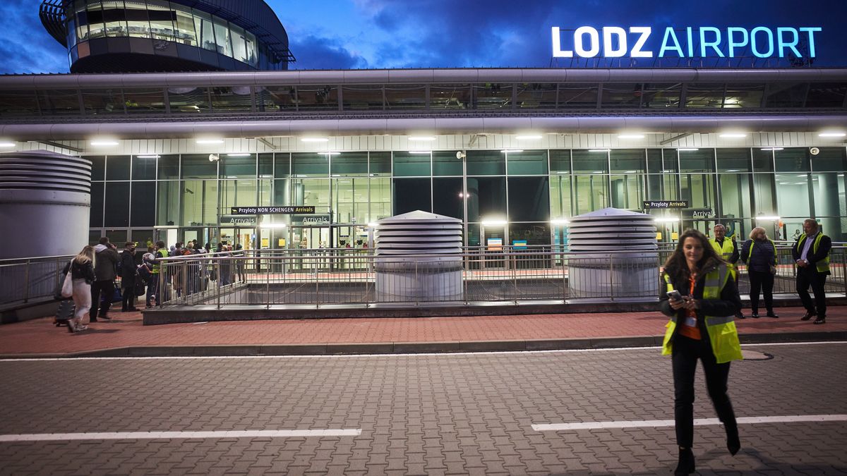 Inauguracja polaczenia lotniczego L�dz - Kij�w w Lodzi
20.09.2021 Lodz . Lotnisko  . Inauguracja polaczenia lotniczego Lodz - Kijow realizowanego przez ukrainska tania linie lotnicza SkyUP .
Fot. Marcin Stepien / Agencja Wyborcza.pl
Fot. Marcin Stepien / Agencja Wyborcza.pl
rozpoczecie, polaczenie, lotnicze, lot, lotnictwo, polska, ukraina, realizacja, linia, obrobione, samolot, lotnisko, port, otniczy im Reymonta