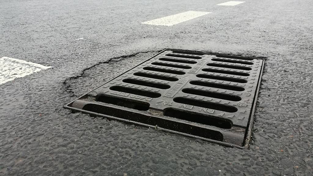 zapadnięte studzienki na al. Tysiąclecia Lublin