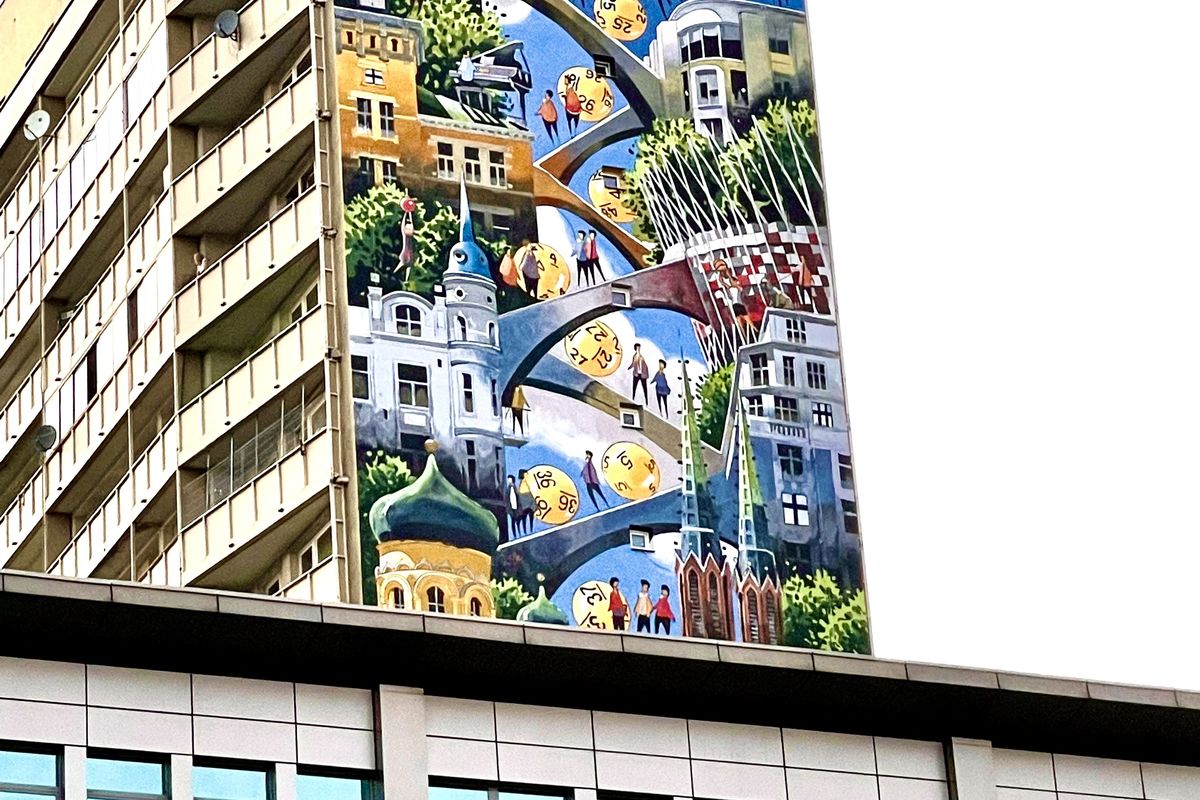 Warszawa. Imponujący mural na Pradze, zachęcający do sprawdzenia swojego szczęścia z Totalizatorem Sportowym, przyniósł uśmiech losu komuś, kto swoją zdrapkę kupił na praskiej ulicy Skoczylasa