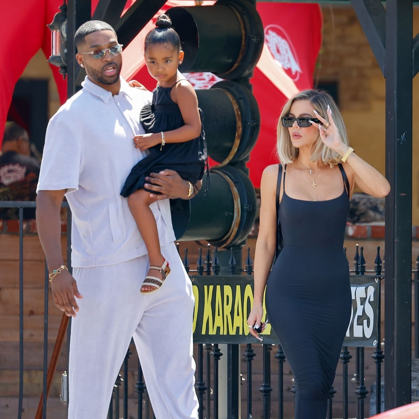 Khloe Kardashian i seryjny zdrajca Tristan Thompson przyłapani na NIEZRĘCZNYM spacerze