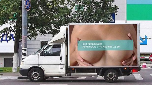 517 wypadków z powodu reklamy na ciężarówce 1