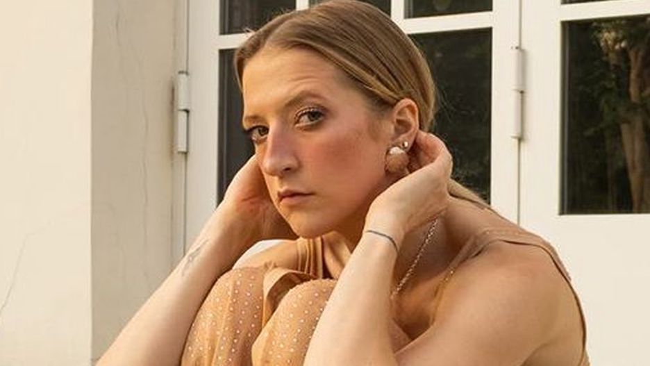Lara Gessler w "nagiej sukience"
