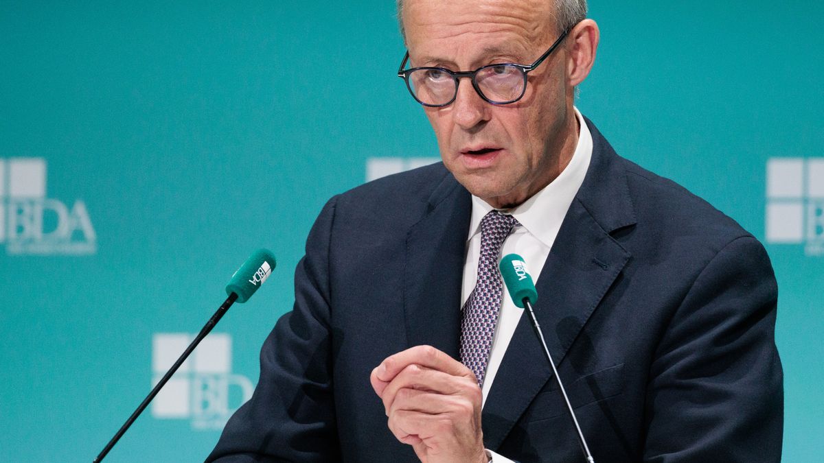 BERLIN, GERMANY - NOVEMBER 25: German Chancellor Friedrich Merz speaks at the annual congress of the Confederation of German Employers' Associations on November 25, 2025 in Berlin, Germany. The congress is taking place as the German economy remains stagnant, with mild growth predicted for 2026 but fueled mainly by large government spending. (Photo by Carsten Koall/Getty Images)