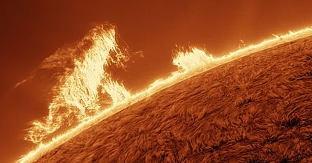 Godzilla na Słońcu. Imponujące zdjęcie powierzchni naszej gwiazdy