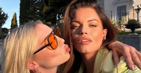 Agnieszka Skrzeczkowska i Karolina Brzuszczyńska pozują w SUKNIACH ŚLUBNYCH!