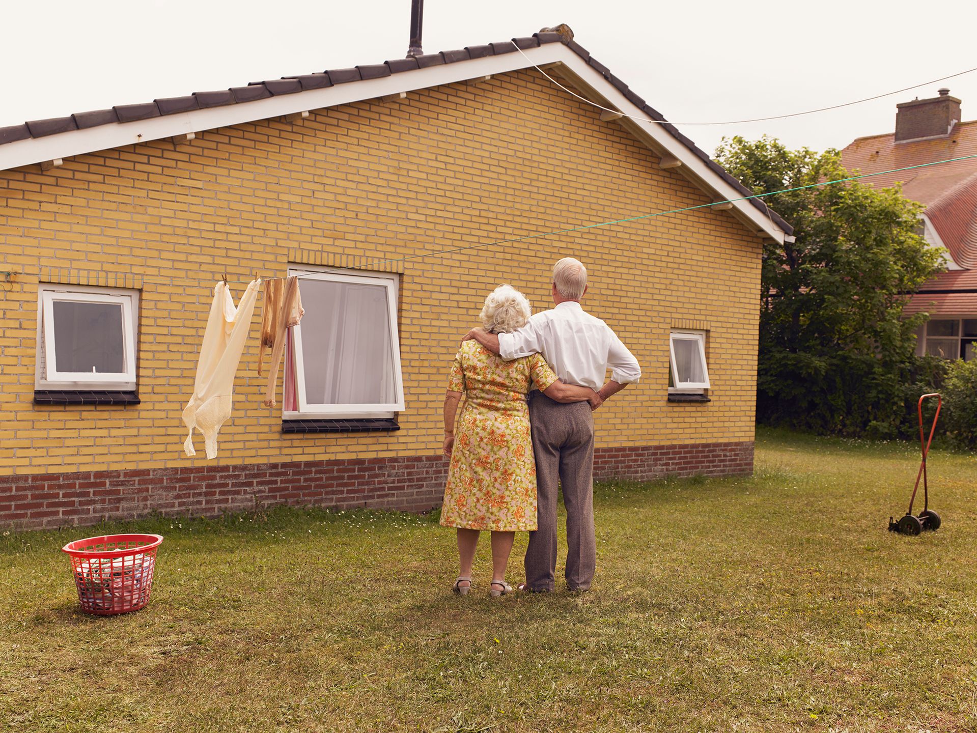 Holenderska fotografka snuje wyobrażenia o idealnym małżeństwie w nietuzinkowym projekcie 18