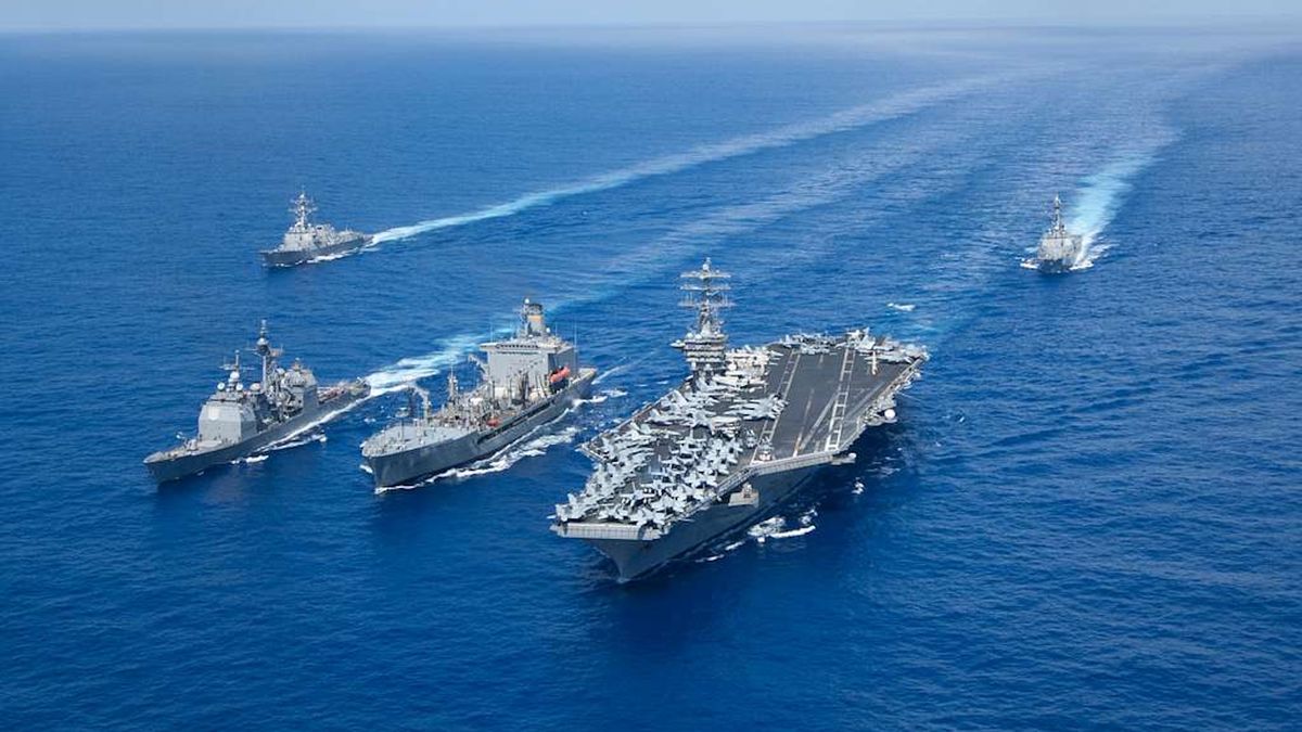 USS "Nimitz" z zespołem okrętów