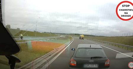 Kłótnia na S7. Zatrzymali się i wyrzucali rzeczy przez okno. Jest nagranie!