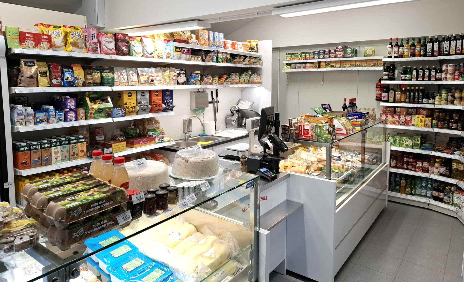 Wnętrze nowego lokalu jest komfortowe dla sprzedająceo, jak i kupujących. 