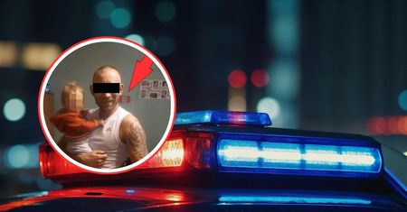 Dziecko na tle swastyki. Szokujące zdjęcia z polskiego domu