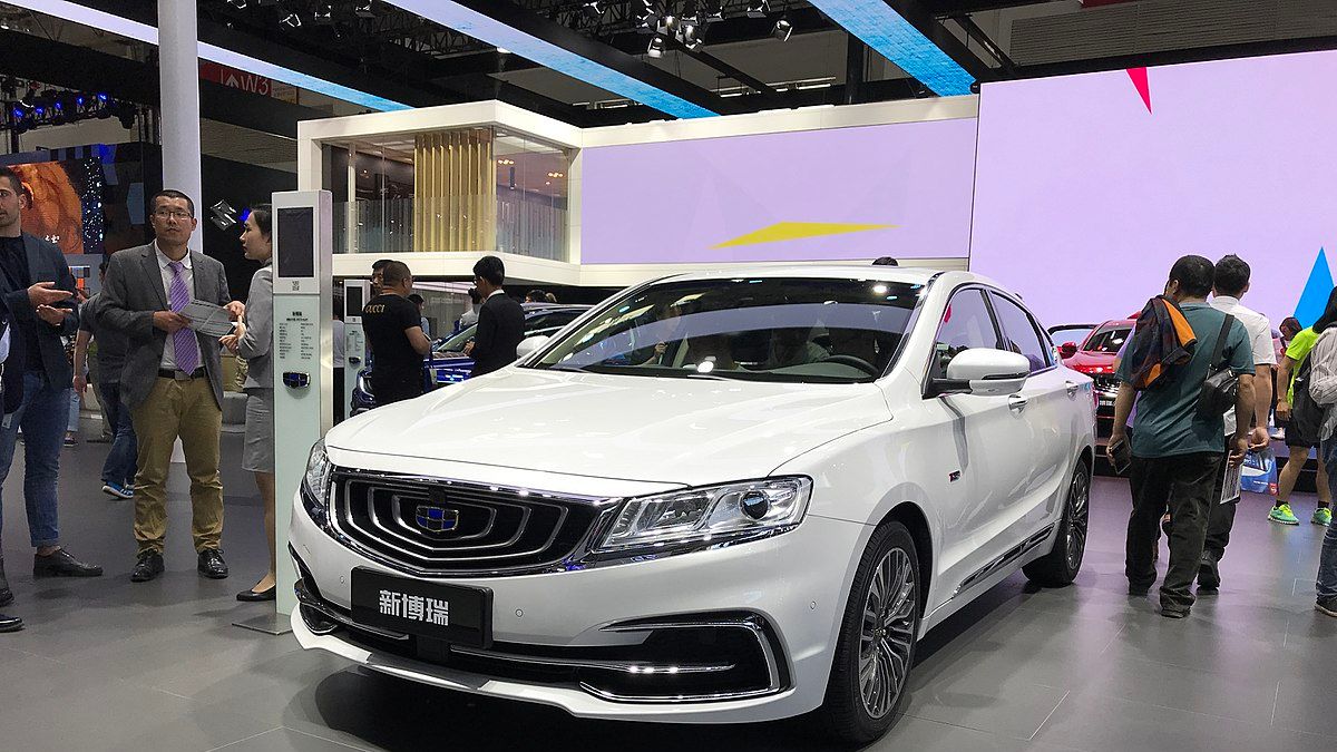 Salony mogą zapomnieć o tłumach odwiedzających. Producenci próbują sprzedawać auta w sieci.