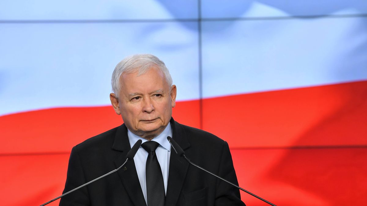Jarosław Kaczyński został przedstawiony na obrazach Piotra Jakubczyka.