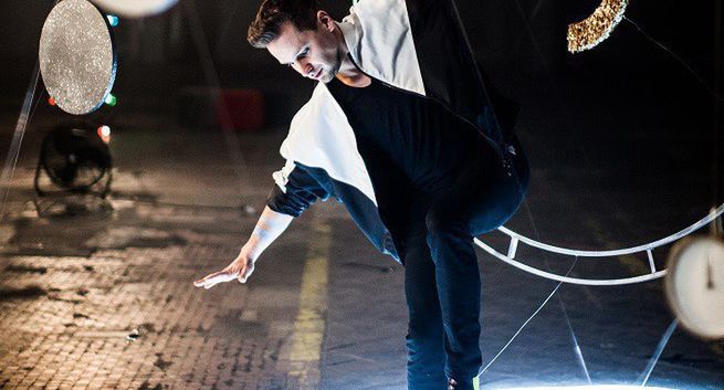 Teledysk „Podróżnik” Krzysztofa Zalewskiego niestandardowo promuje letnią kolekcję IKEA