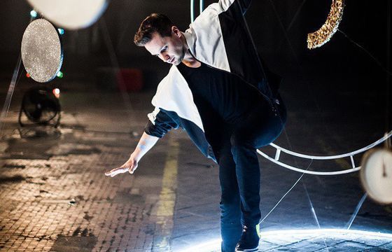 Teledysk „Podróżnik” Krzysztofa Zalewskiego niestandardowo promuje letnią kolekcję IKEA