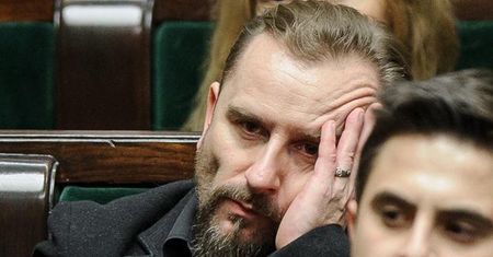 Politycy wydali 4,1 miliona złotych na podróże. Suski i Liroy polecieli na festiwale...