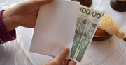 Tyle dają księdzu do koperty. Dla niektórych to za mało