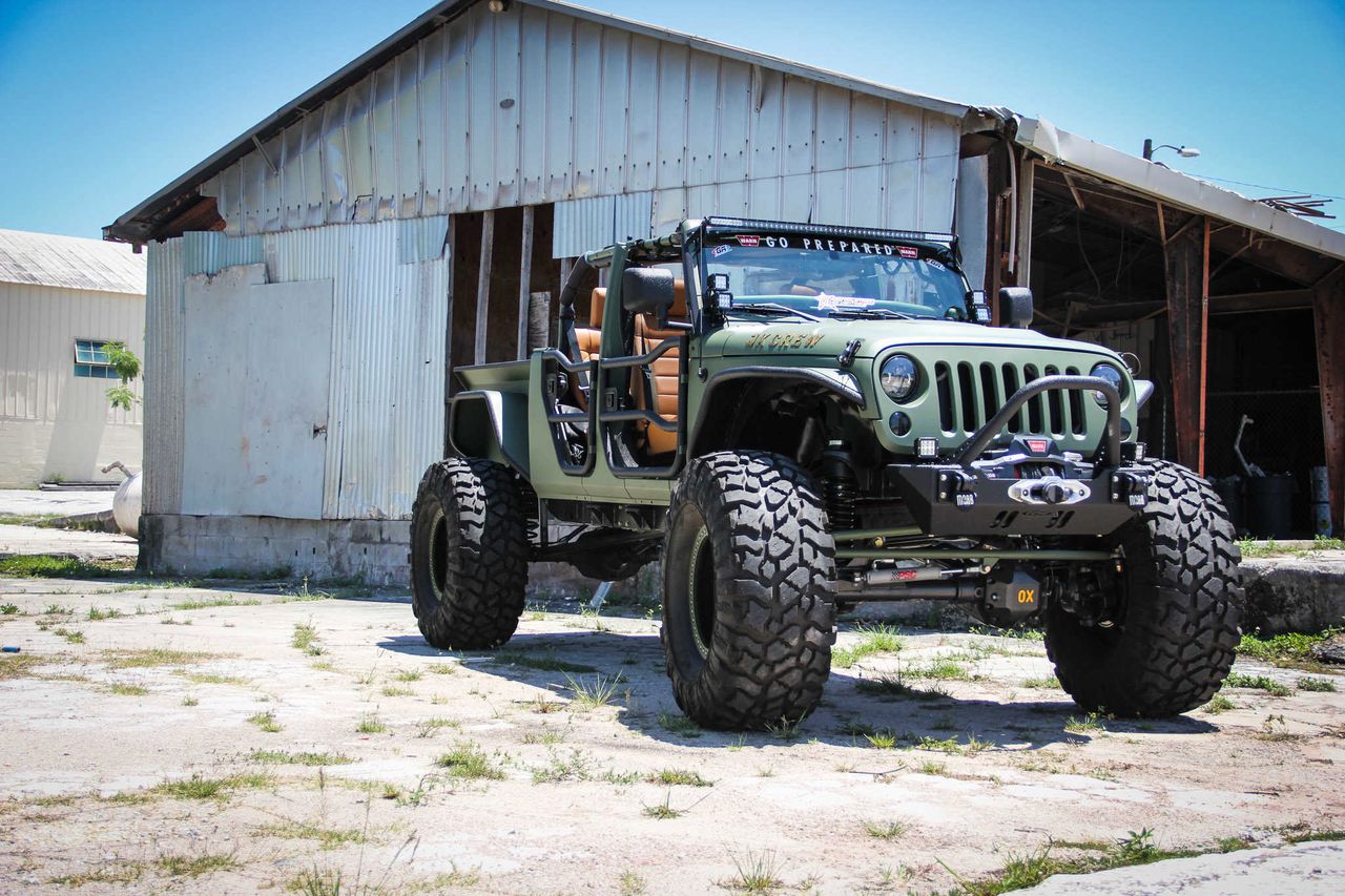 Jeep Wrangler Unlimited Truck Conversion - potwór ze stajni Bruiser Conversion