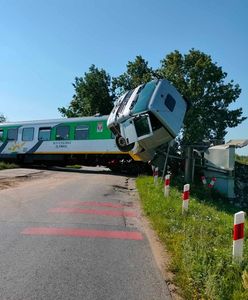Szynobus zderzył się z ciężarówką. Wielu rannych
