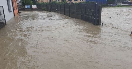 Ulewy w Małopolsce. Powiat myślenicki pod wodą. Zdjęcia