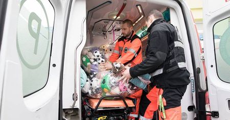 Misie będą jeździć w karetkach pogotowia. Żeby pocieszać małych pacjentów