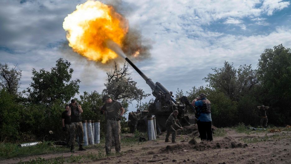 Wojna w Ukrainie - kontrofensywa armii ukrai?skiej
Ukrainian artillerymen fire a self-propelled 203mm cannon '2s7 Pion' at Russian troops position on the southern frontline of Ukraine on September 14, 2022. (Photo by Ihor Tkachov / AFP)
IHOR TKACHOV