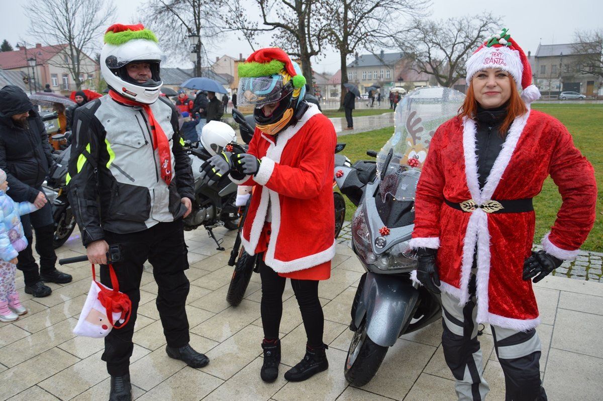 Moto Mikołaje na rozwadowskim rynku