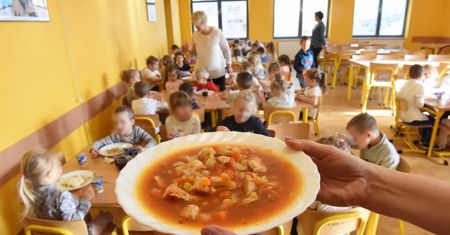 Skarga na obiad w przedszkolu. Dyrektorka wyśmiała matkę