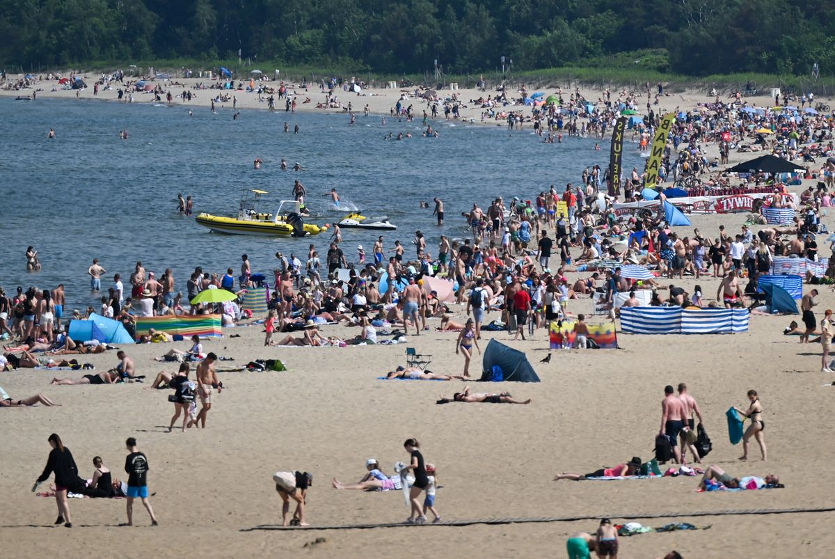 plaża, dzieci, morze bałtyckie Nagie dzieci na plażach w Polsce. Ludzie mówią, co o tym myślą