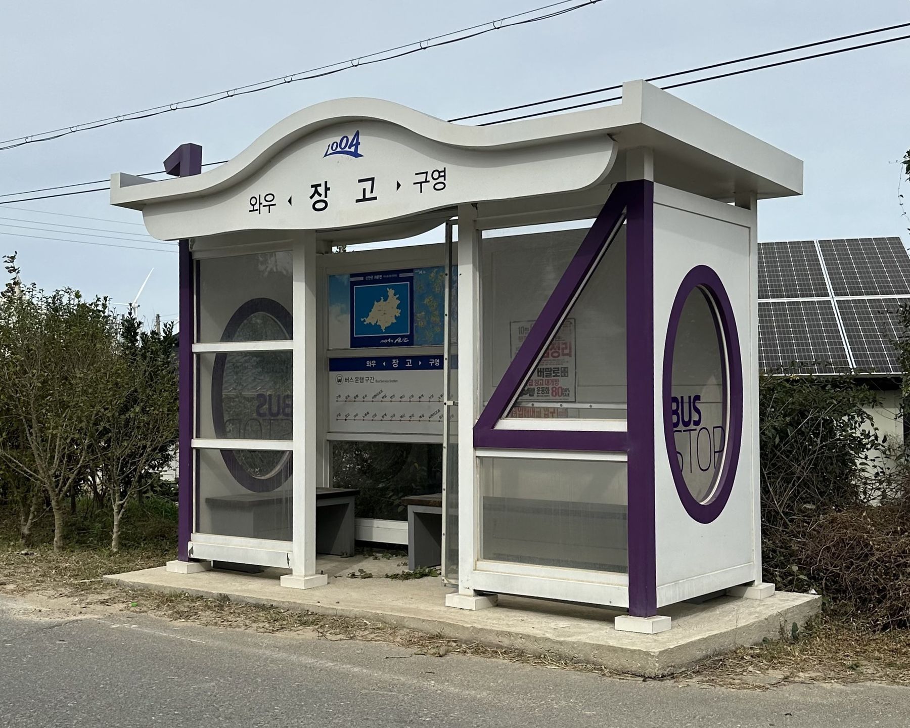 Przystanek autobusowy na koreańskiej wsi