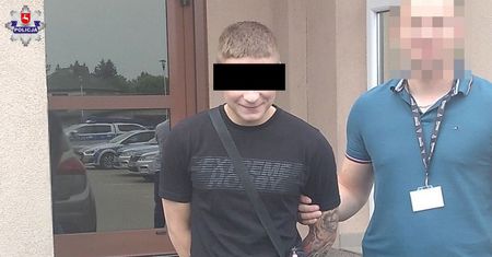 Dziewczyna odrzuciła zaloty 19-latka. Zwołał kolegów i chwycił za siekierę