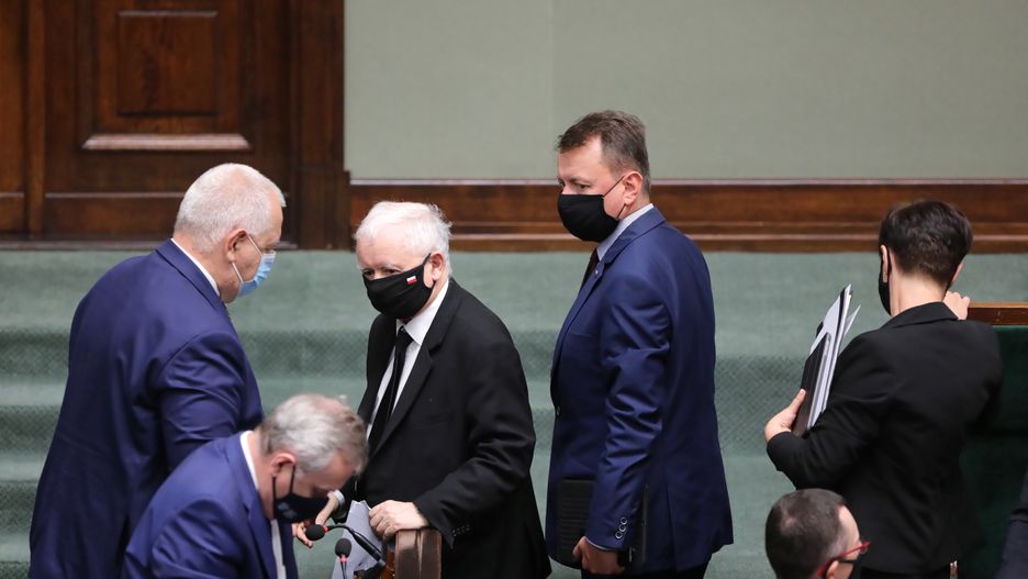 Jaros�aw Kaczy�ski, Jacek Sasin, Mariusz B�aszczakbriefing, g�osowanie, Jaros�aw Kaczy�ski, Ma�gorzata Gosiewska, Mariusz B�aszczak, plenarnych, polityk polityka, pose�, posiedzenie, pos�owie, prasowy, Ryszard Terlecki, sala obrad, Zjednoczona Prawica