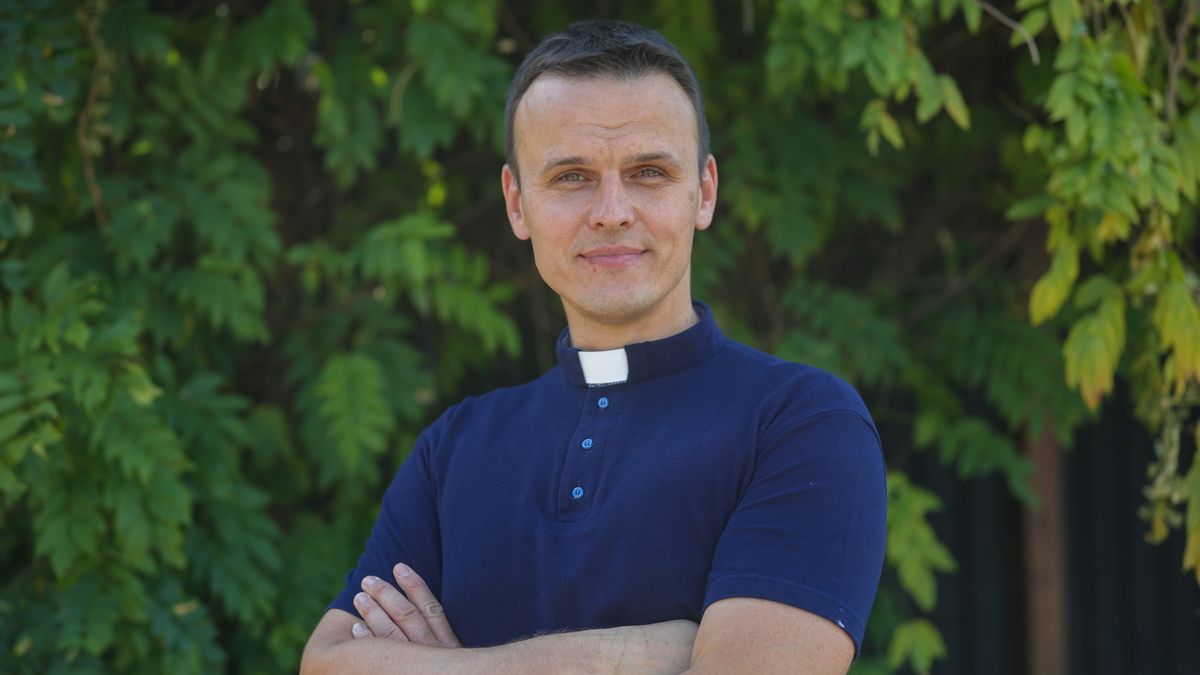 Rafa� G��wczy�ski
Rafa� Guz
Cyrk Motyli, kawiarnia, kawiarnia ksi�dza G��wczy�skiego, klubokawiarnia, ksiadz, ksi�dz z osiedla, lokal, nad Wis��