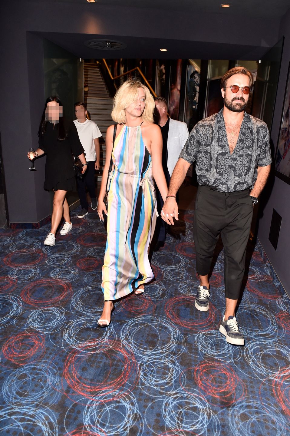 Piotr Stramowski z ukochaną na premierze filmu