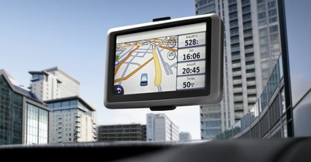 Nawigacja GPS kontra smartfony. Czy w 2021 roku urządzenia nawigacyjne są jeszcze potrzebne?