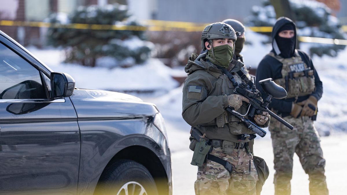 MINNEAPOLIS, MN. - JANUARY 2026: Federal agents including ICE and U.S. Border Patrol stand with weapons along Portland Ave. near the scene where federal agents shot and killed a woman earlier in Minneapolis, Minn. on Wednesday, January 7, 2026.  The Department of Homeland Security confirmed that a woman, later identified as Renee Nicole Good, was shot and killed by an Immigration and Customs Enforcement (ICE) agent during a confrontation between federal agents and protesters in south Minneapolis earlier in the day. (Photo by Alex Kormann/The Minnesota Star Tribune via Getty Images)