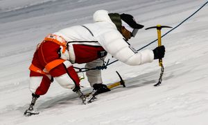 Jest po amputacji nóg. Zdobył najwyższe góry wszystkich kontynentów