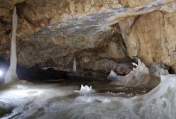 Polacy uwięzieni w zalanej jaskini w Austrii. Trwa akcja ratunkowa