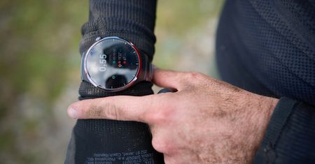 Pokonany przez zegarek na poligonie GROMu. Karol vs smartwatch
