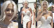 Cannes 2019: Rita Ora spaceruje w sukience eksponującej udo