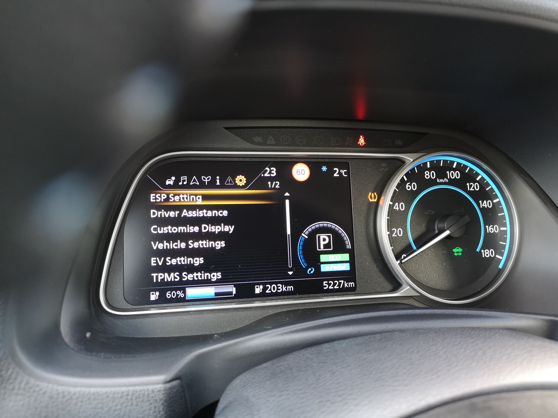 Nissan Leaf e+: Systemy wsparcia kierowcy, zarządzania energią oraz audio Bose 37