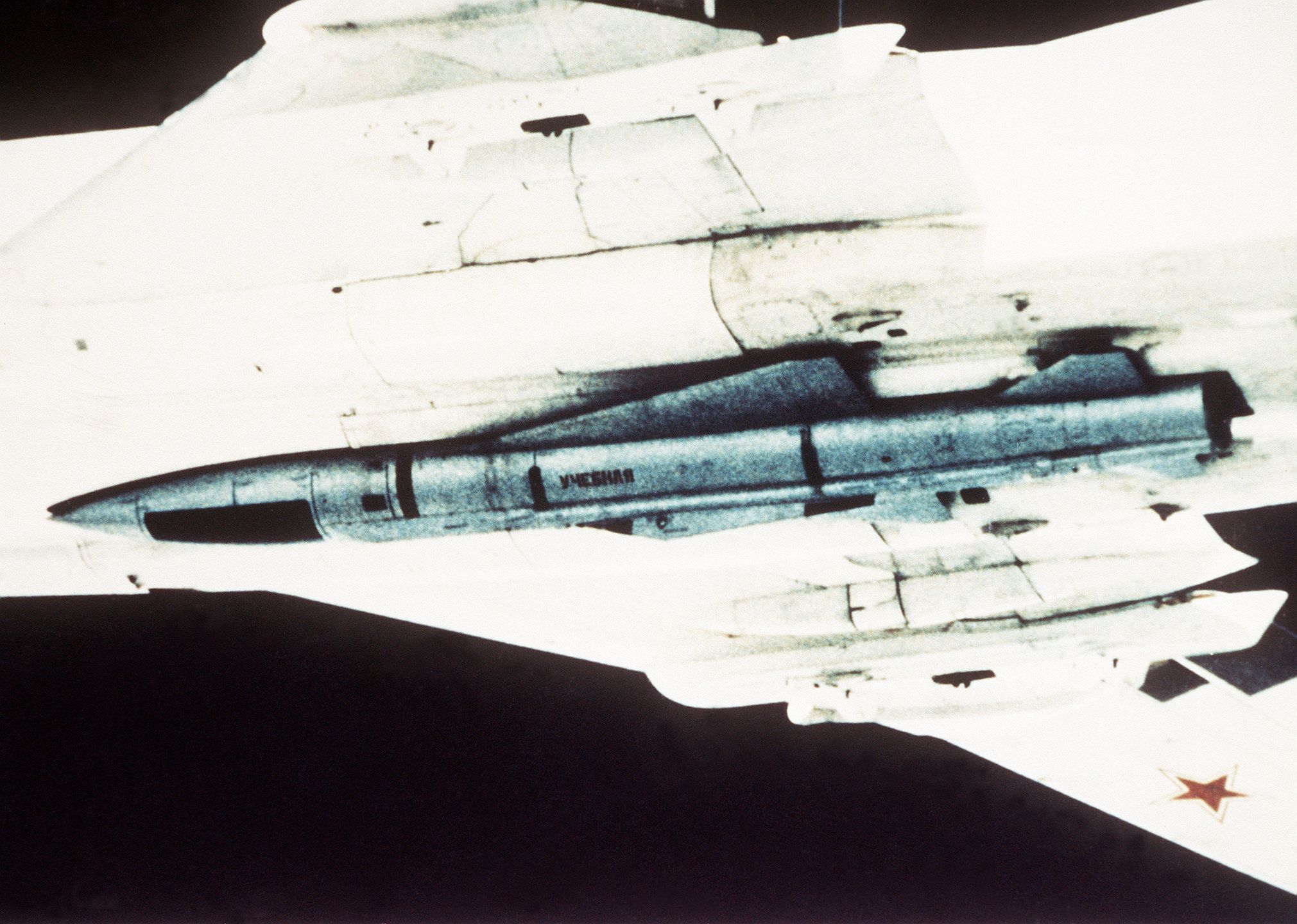 Zdjęcie z 1984 r. - pocisk Ch-22 pod kadłubem Tu-22M