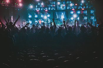 Warszawa: Muzyczny weekend na Narodowym. Max Korzh i 50 Cent. Duże utrudnienia i zmiany w komunikacji miejskiej