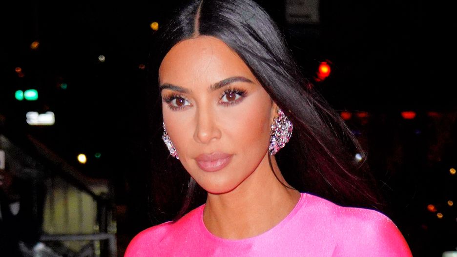 Kim Kardashian w różowej stylizacji