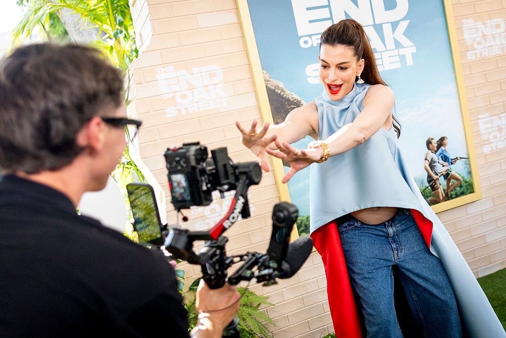 Anne Hathaway chwali się ciążowymi kształtami 