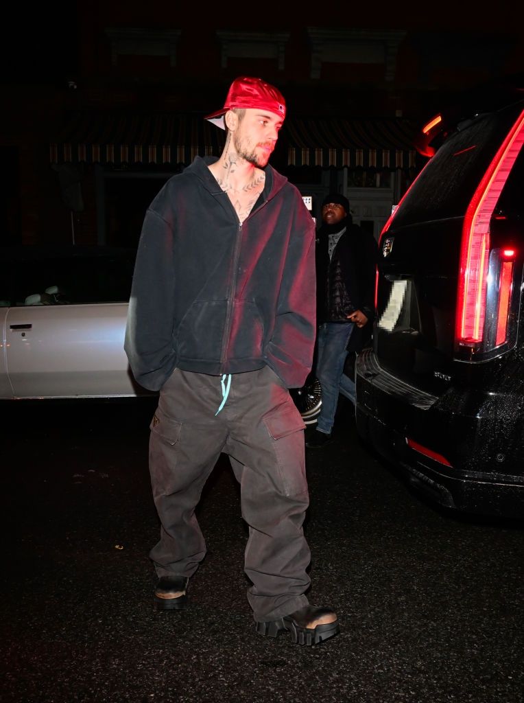 Celebrity Sightings In New York City - February 06, 2025
NEW YORK, NEW YORK - FEBRUARY 06: Justin Bieber is seen leaving Lucali Pizza in Brooklyn on February 06, 2025 in New York City. (Photo by Raymond Hall/GC Images)
Raymond Hall